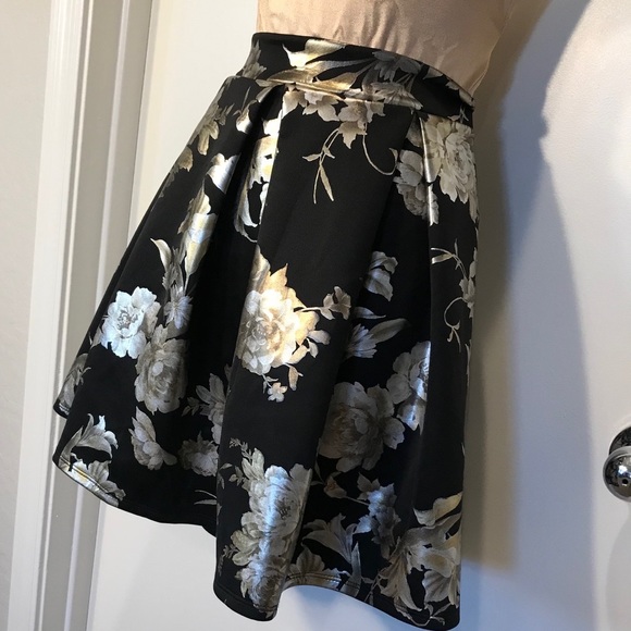 Charlotte Russe Black Gold Floral Pleated Skirt - Picture 3 of 7